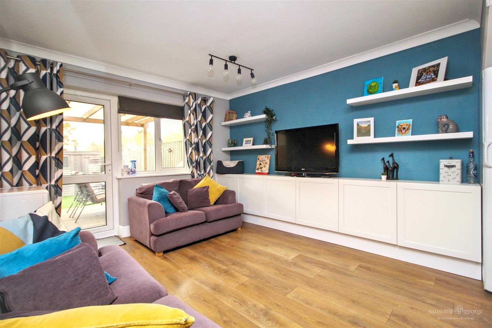 2 bed property in Thornton Mews, Reading